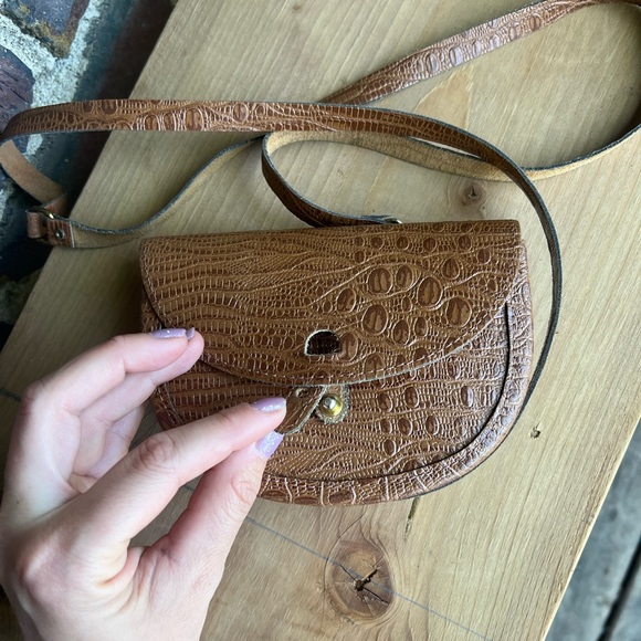 Vintage mini crocodile style leather purse/belt purse - Picture 5 of 11